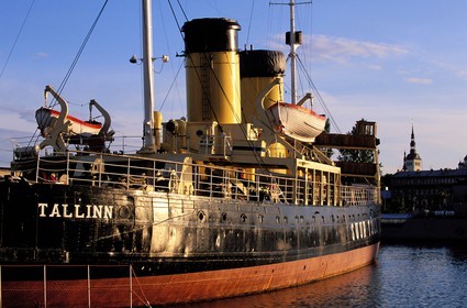 Estonie (Pays Baltes), région de Harju, Tallinn, capitale européenne de la culture 2011, bateau à vapeur Le Tallinn amarré dans le port de Tallinn