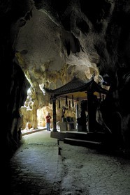 Vietnam, Ninh Binh province, Bich Dong pagoda, cave temple