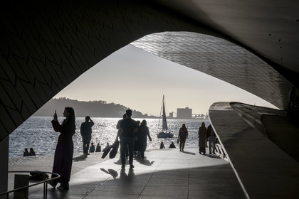 Portugal, Lisbon, Belem district, MAAT (Museum of Art, Architecture and Technology or Museu de Arte, Arquitetura e Tecnologia) on the banks of the Tagus, inaugurated in 2016 and designed by British architect Amanda Levete