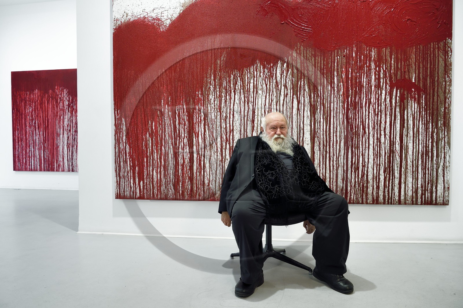 France, Paris (75), Galerie RX, Hermann Nitsch, artiste contemporain autrichien, cofondateur du mouvement Wiener Aktionismus (Actionnisme viennois)