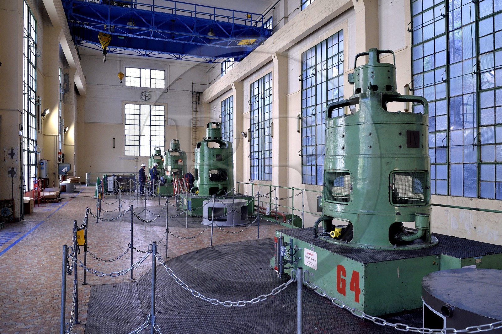 France, Alpes-de-Haute-Provence (04), barrage du lac de Castillon qui retient les eaux du Verdon, les alternateurs