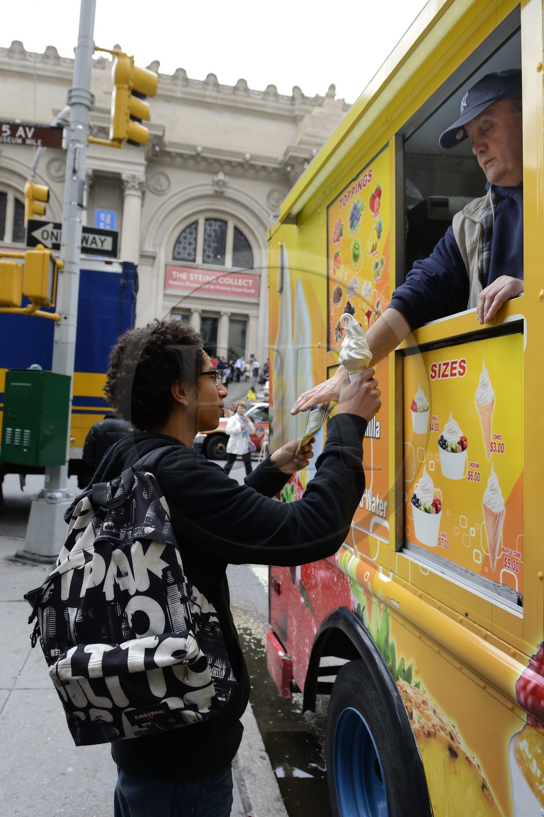 Etats-Unis, New York, Manhattan, vendeur ambulant de glace devant le MET