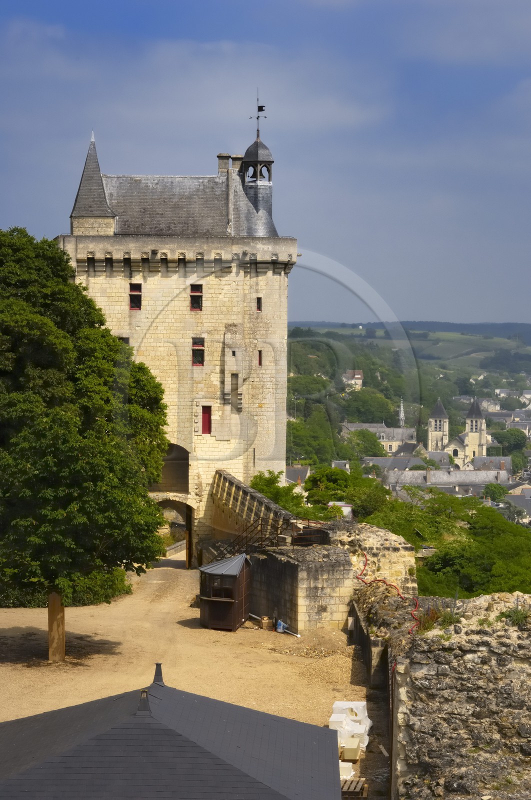 France, Indre et Loire (37), Vallée de la Loire classée Patrimoine Mondial de l' UNESCO, Chinon, le château, la Tour de l'Horloge (musée Jeanne d'Arc)