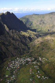 France, Ile de la Reunion, le cirque de Cilaos, classé Patrimoine Mondial de l'UNESCO, village de Palmiste rouge (vue aérienne)