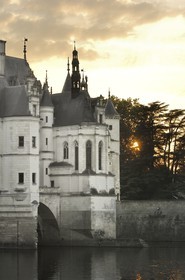 France, Indre-et-Loire (37), château de Chenonceau de style Renaissance qui enjambe le Cher, édifié de 1513 à 1521