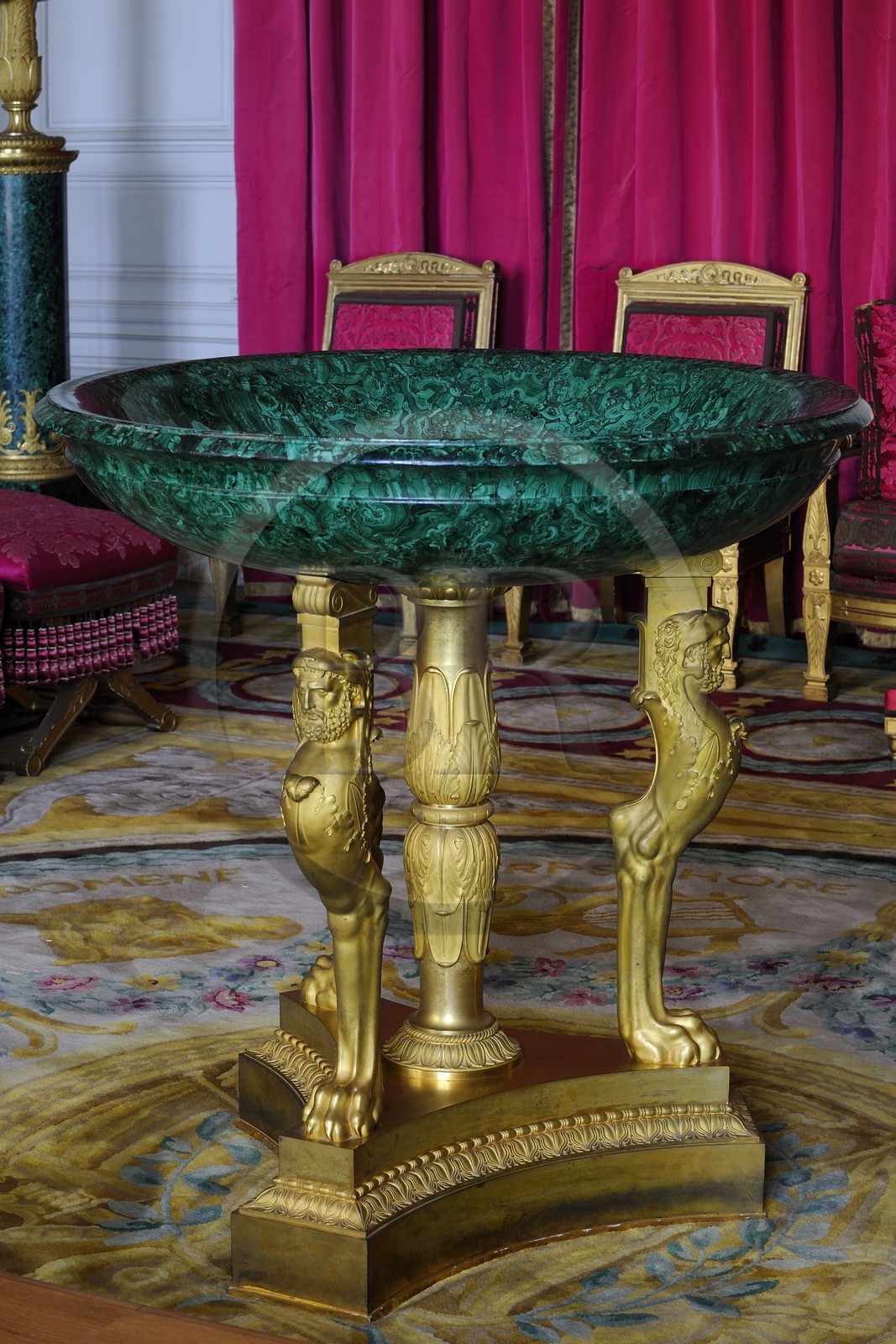France, Yvelines (78), château de Versailles, classé Patrimoine Mondial de l'UNESCO, le Grand Trianon, salon des malachites, vasques de malachite (1809)