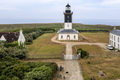 France, Morbihan (56), Ile de Groix, la réserve naturelle de la Pointe de Pen-Men, le phare de Pen-Men (vue aérienne)