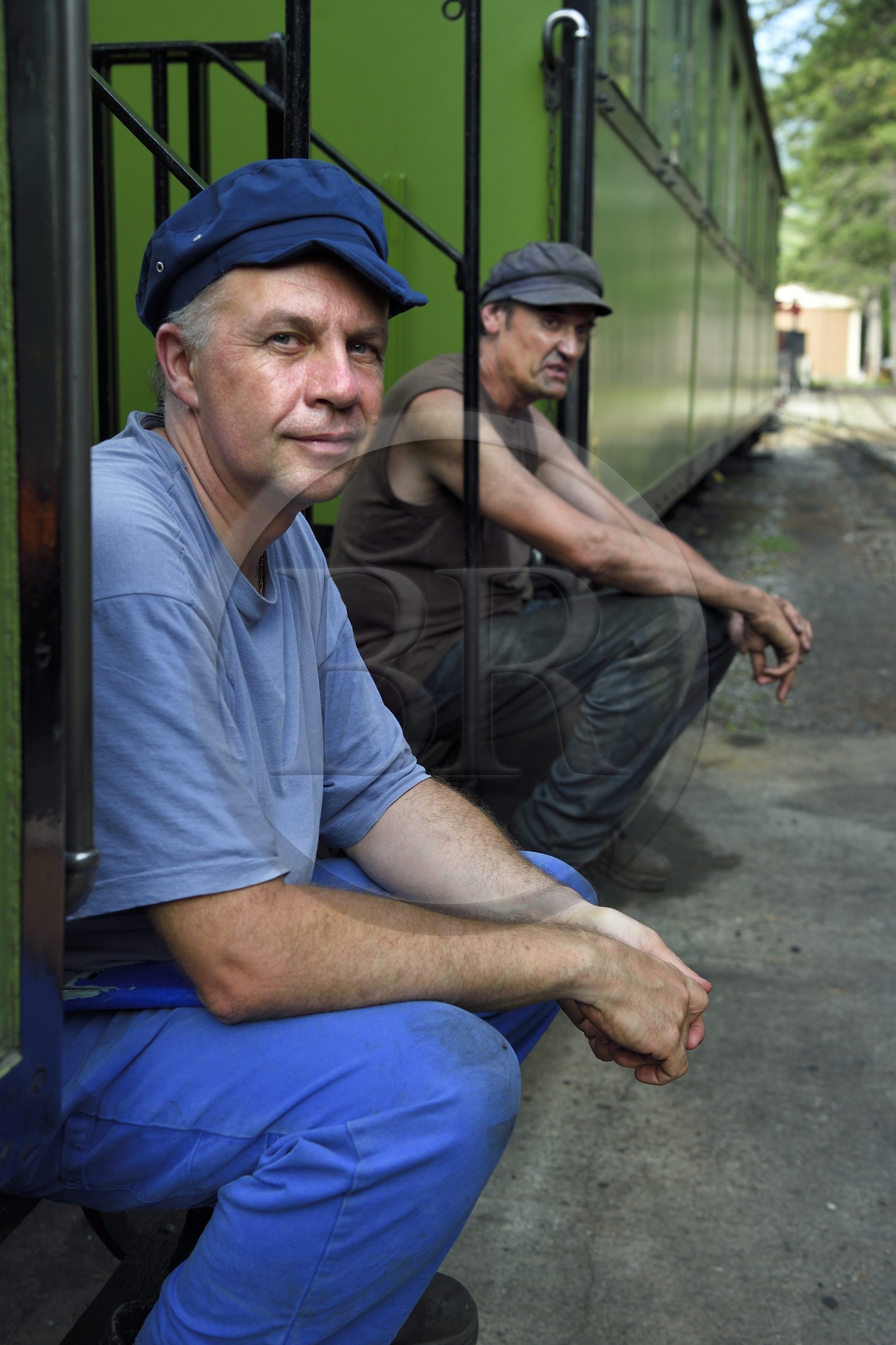 France, Alpes-Maritimes (06), Puget Théniers, Pierre Prudhomme-Lacroix bénévole du G.E.C.P. qui restaure et exploite le Train des Pignes
