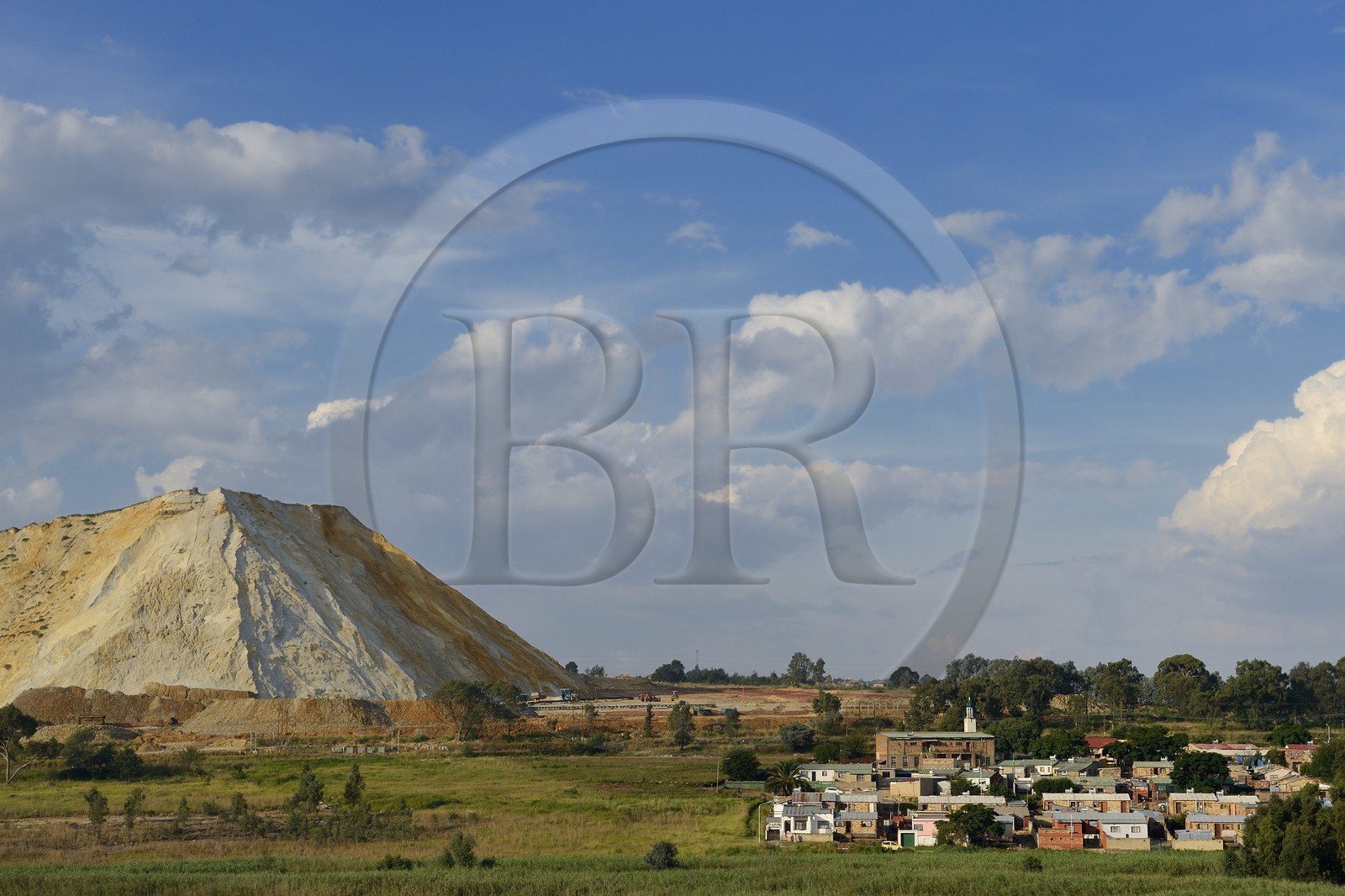 South Africa, Gauteng Province, Johannesburg, Soweto, Riverlea neighborhood next to a slag heap of gold mine