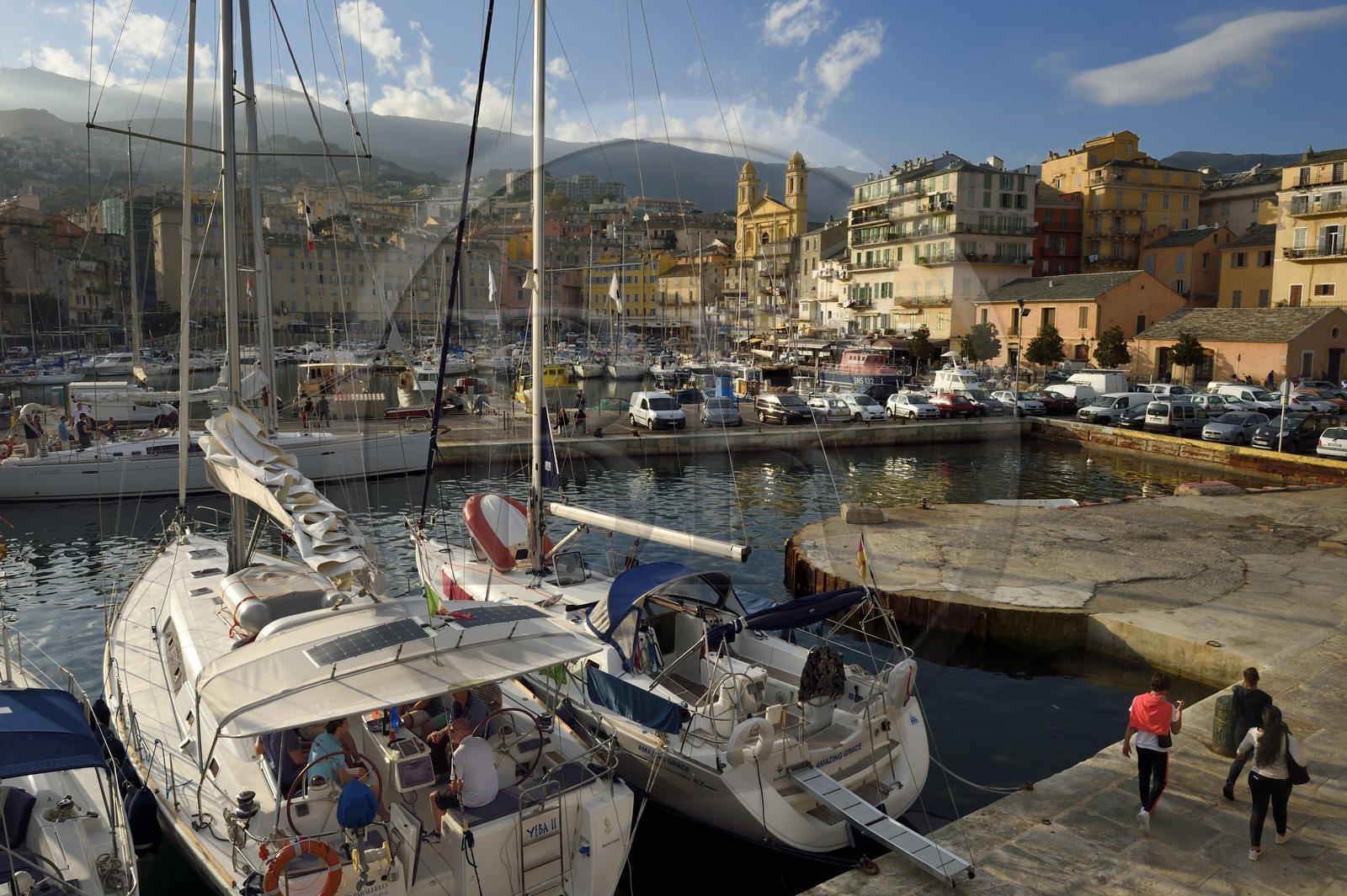 France, Haute-Corse (2B), Bastia, quartier de Terra-Vecchia, le Vieux-Port dominé par l'église Saint-Jean-Baptiste
