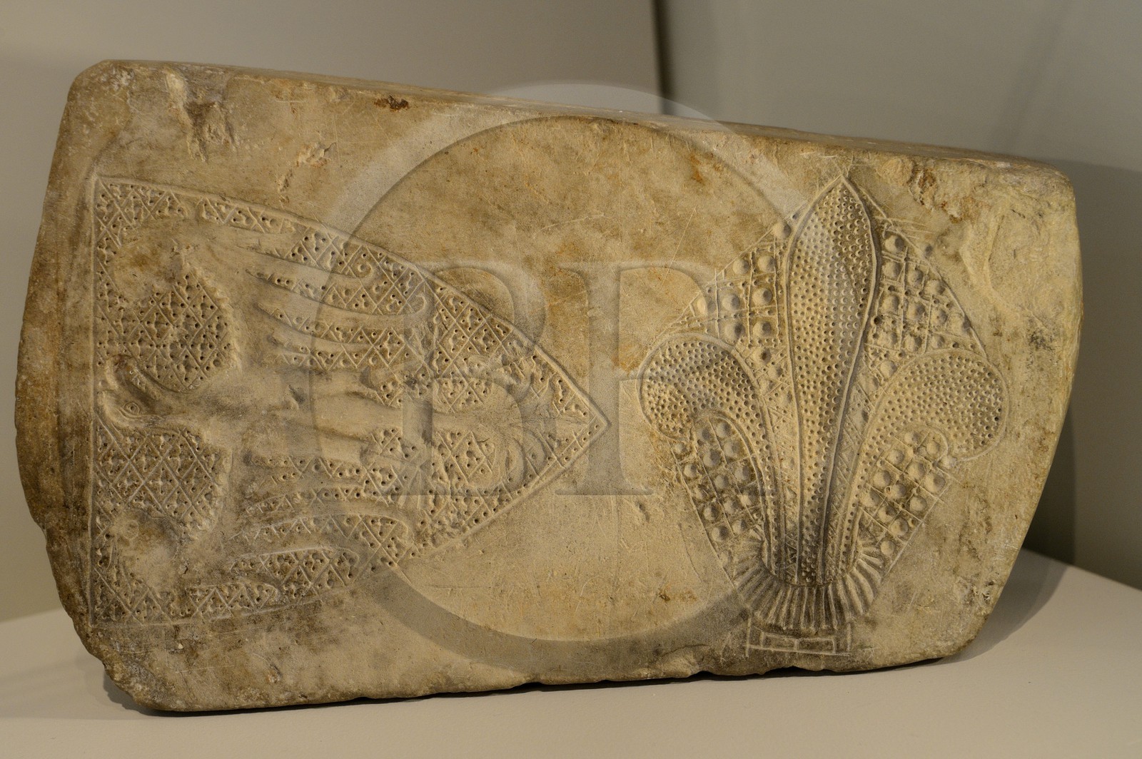 Israel, Jérusalem, quartier de Guivat Ram, musée d'Israel, departement d'archéologie, pierre lithographique pour l'estampillage du cuir représentant une fleur de lys et un aigle, les armes du Grand Maître de l'Ordre teutonique, Montfort, au 13ème siècle