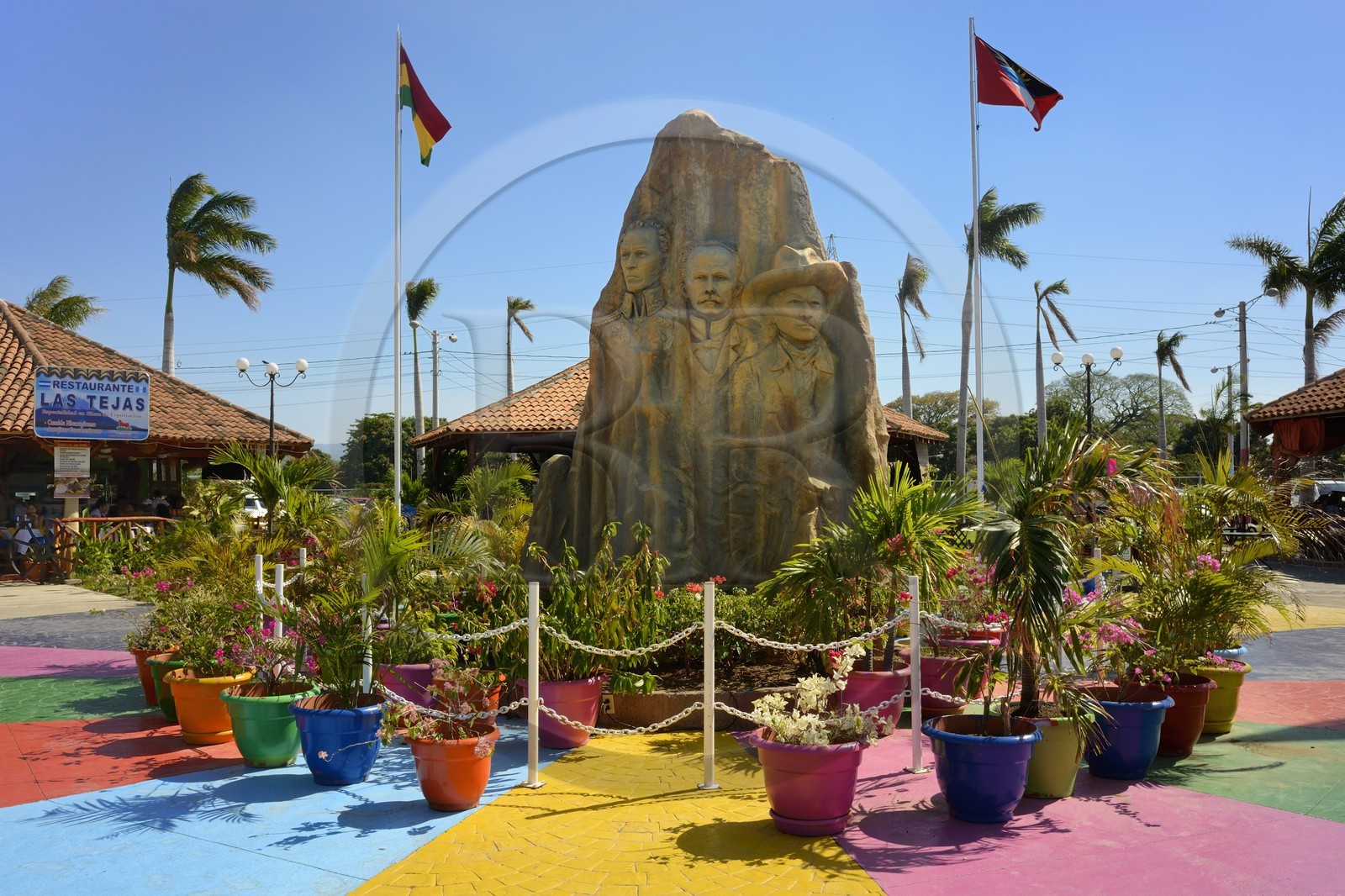 Nicaragua, Managua, le parc Puerto Salvador Allende, plaza de Alba avec les heros des révolutions latines