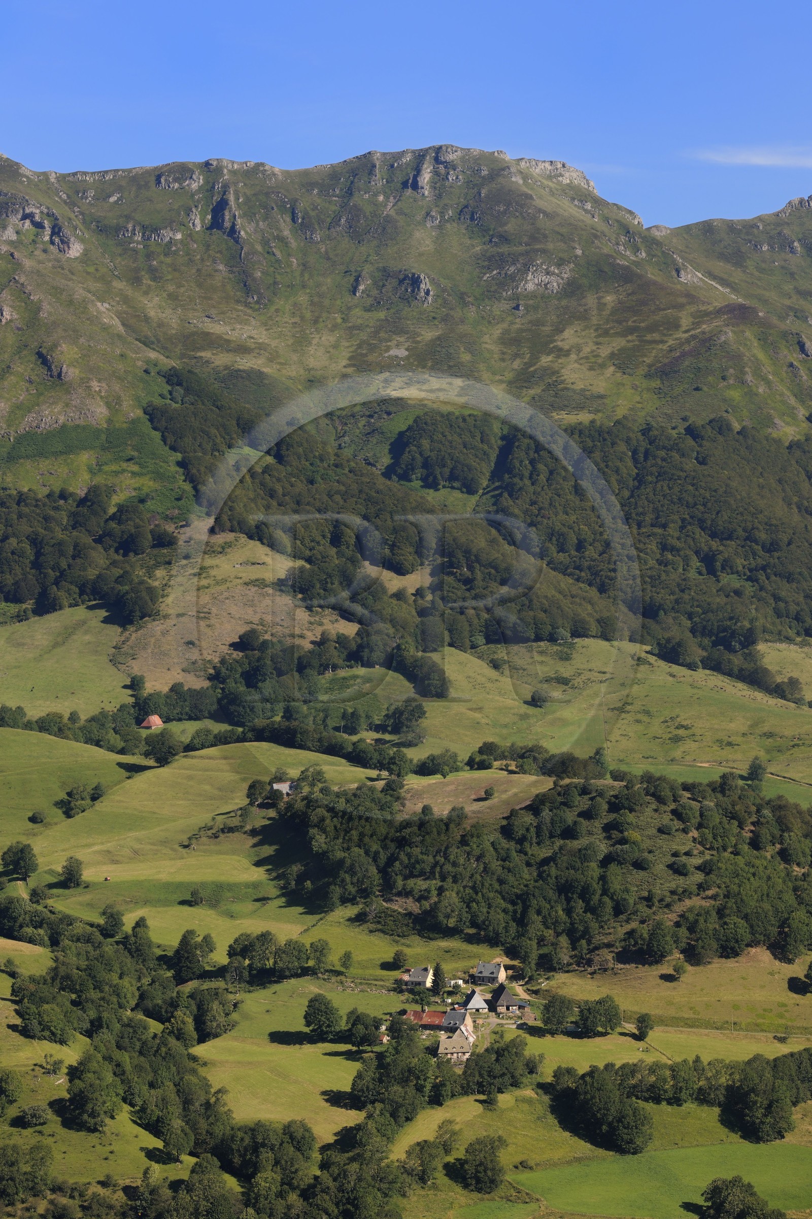 France, Cantal, Monts du Cantal, Parc Naturel Regional des Volcans d' Auvergne (Regional Nature Park of the Volcanoes of Auvergne), the Vallee de la Jordanne (Jordanne Valley) towards Mandaille-Saint-Julien