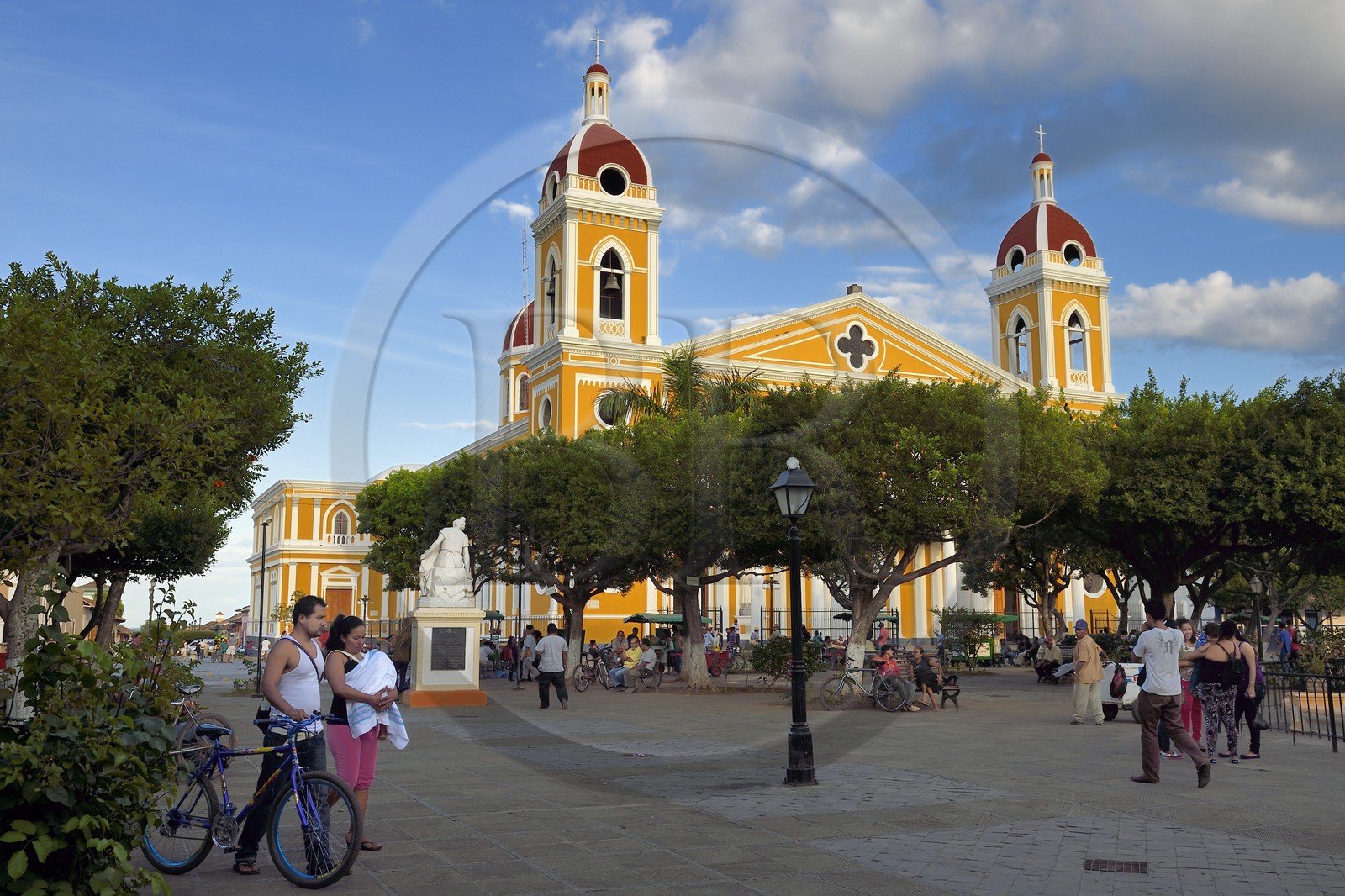 Nicaragua, Granada, parque Central (Parque Colon), the cathedral