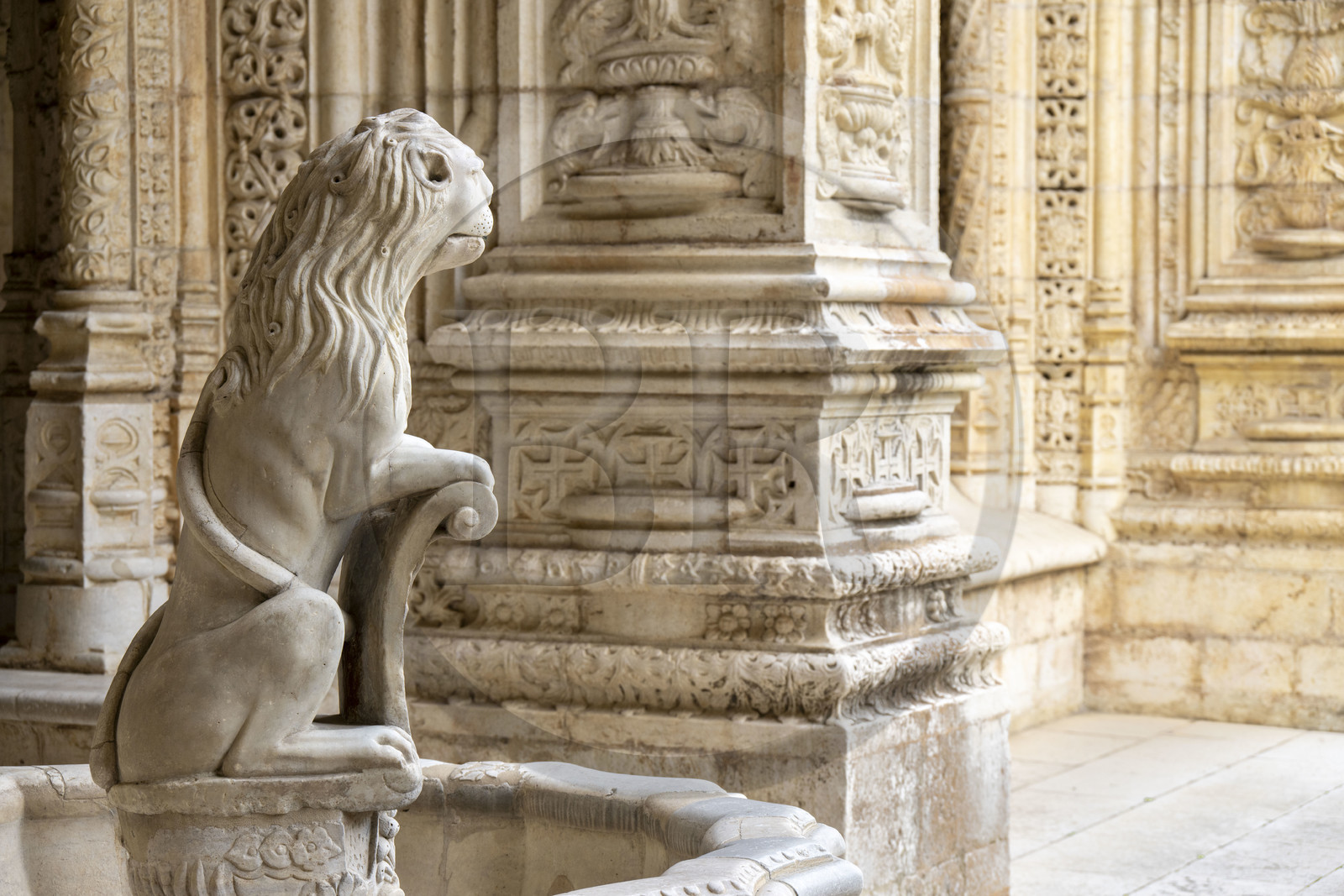 Portugal, Lisbonne, Bélem, Monastere des Hiéronymites (Mosteiro dos Jerónimos), classé Patrimoine Mondial de l'UNESCO, la fontaine du lion dans le cloitre