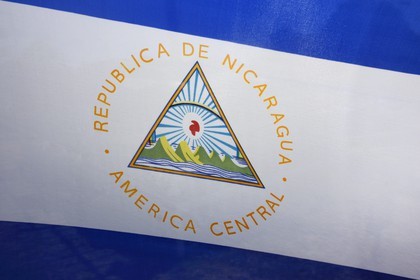 Nicaragua, Managua, drapeau du Nicaragua basé sur le drapeau des Provinces unies d'Amérique centrale, les 5 volcans représentent ces 5 États membres d'origine, le bonnet de la liberté représente la liberté nationale, les rayons du soleil et l'arc en ciel représentant le symbole de l'avenir radieux