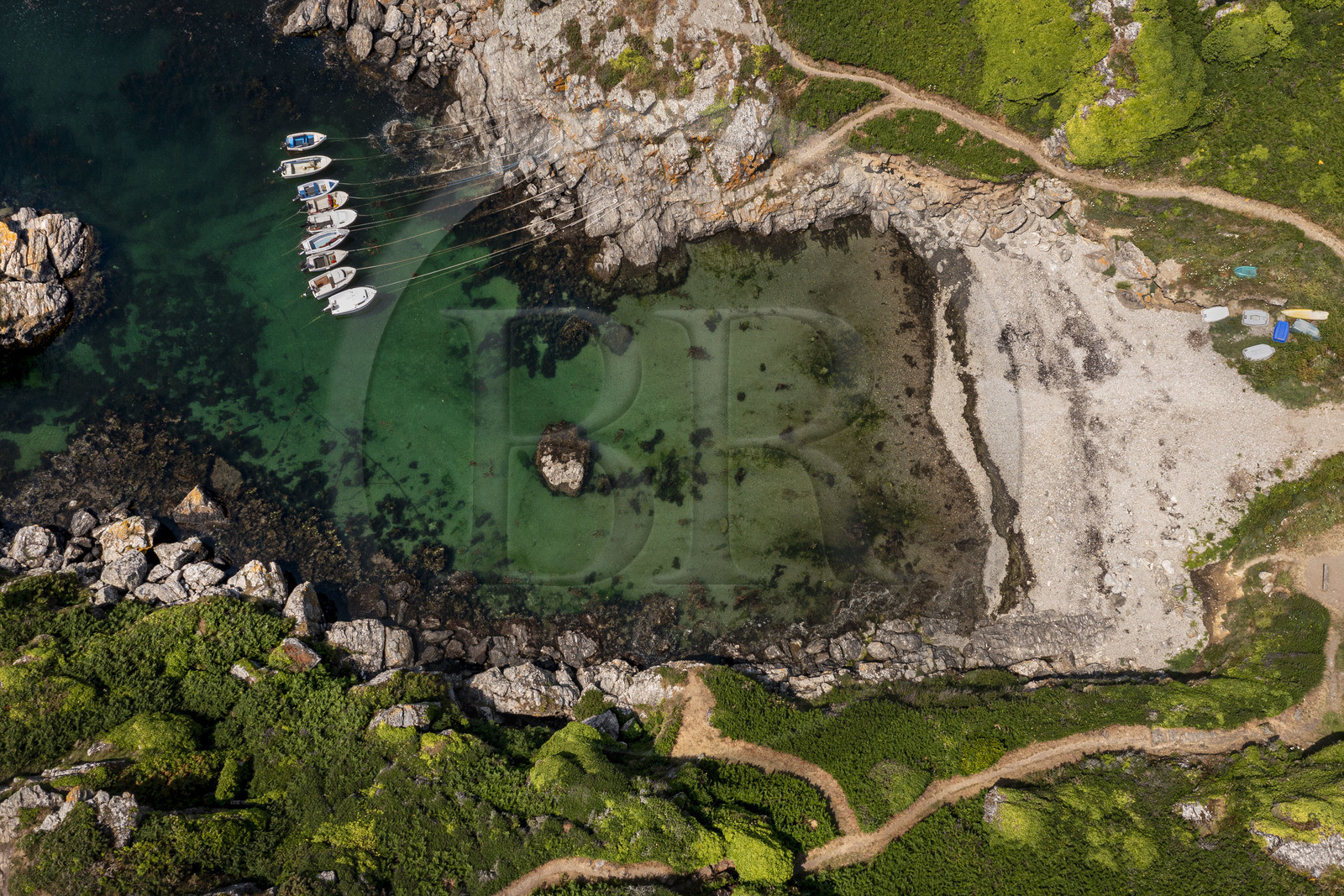 France, Morbihan (56), Ile de Groix, Port Saint-Nicolas sur la côte Sud (vue aérienne)