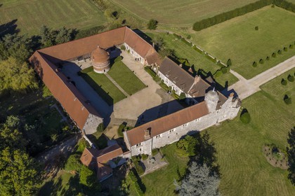 France, Seine-Maritime (76), Côte d'Albatre, Pays de Caux, Varengeville-sur-Mer, le Manoir d'Ango et son colombier (vue aérienne)