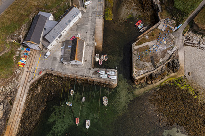 France, Finistère (29), Mer d'Iroise, Ile d'Ouessant, le petit port de Lampaul (vue aérienne)