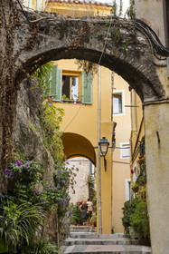 France, Alpes-Maritimes (06), Menton, la vieille ville, dédale de ruelle en escalier