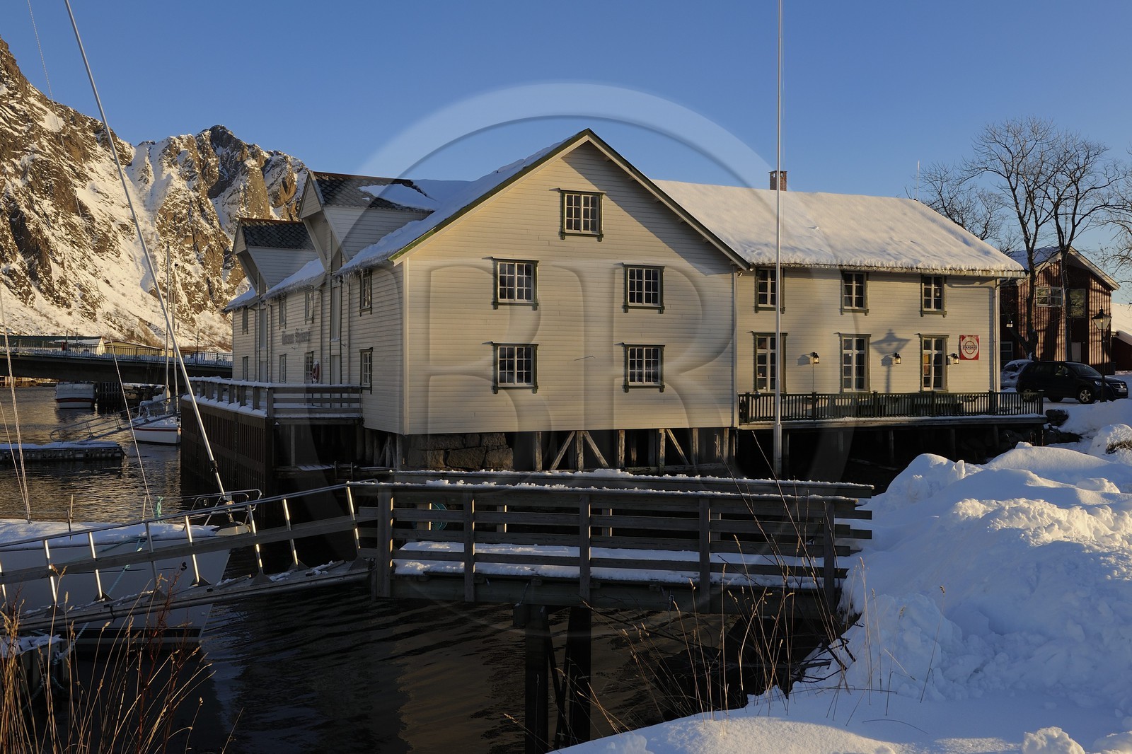 Norvège, Nordland, Iles Lofoten, le port de Svolvaer, restaurant et magasin général Bosen Spiseri