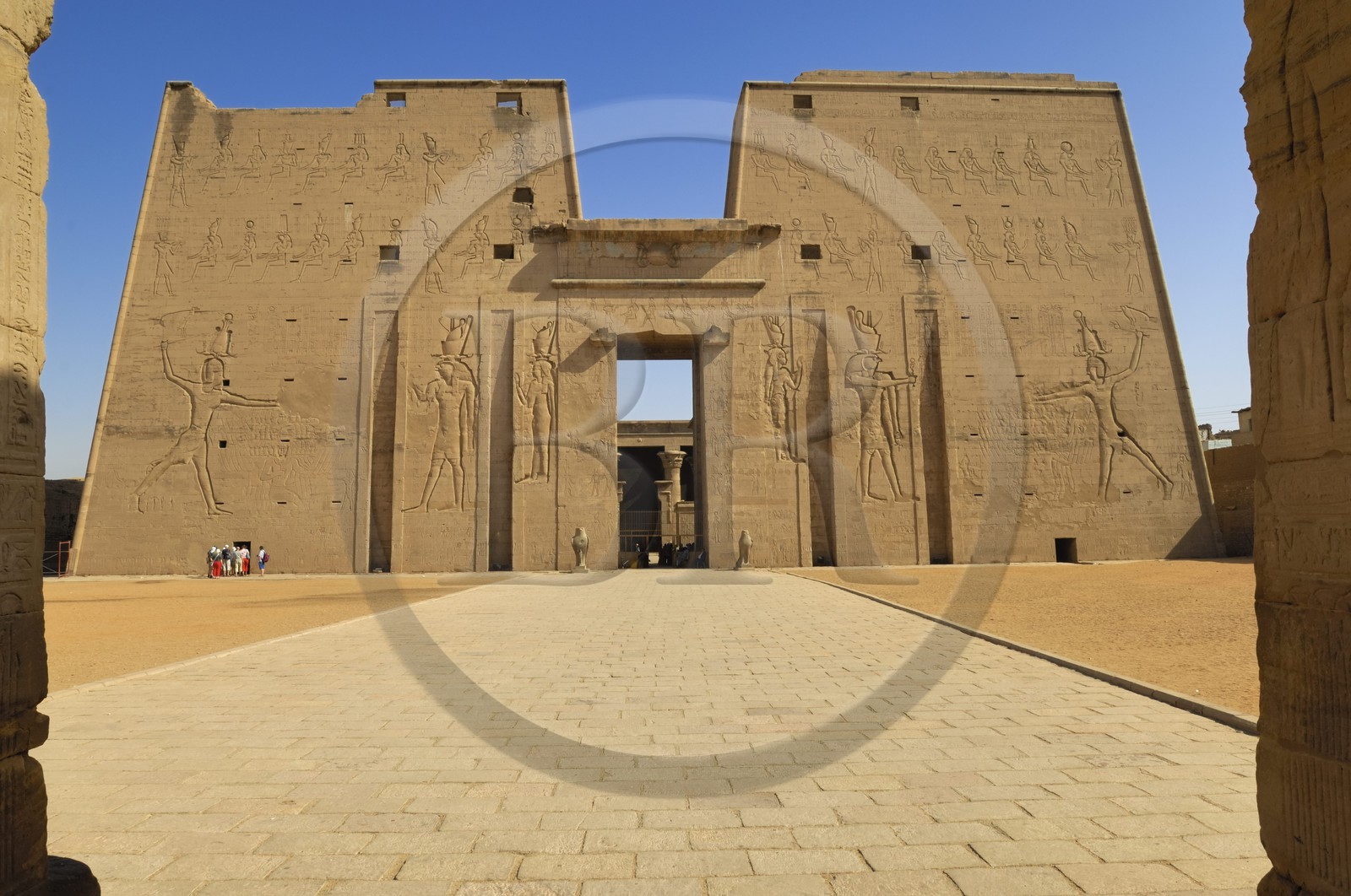 Egypt, Upper Egypt, Nile Valley, Edfu, temple dedicated to Horus God, the entrance pylon