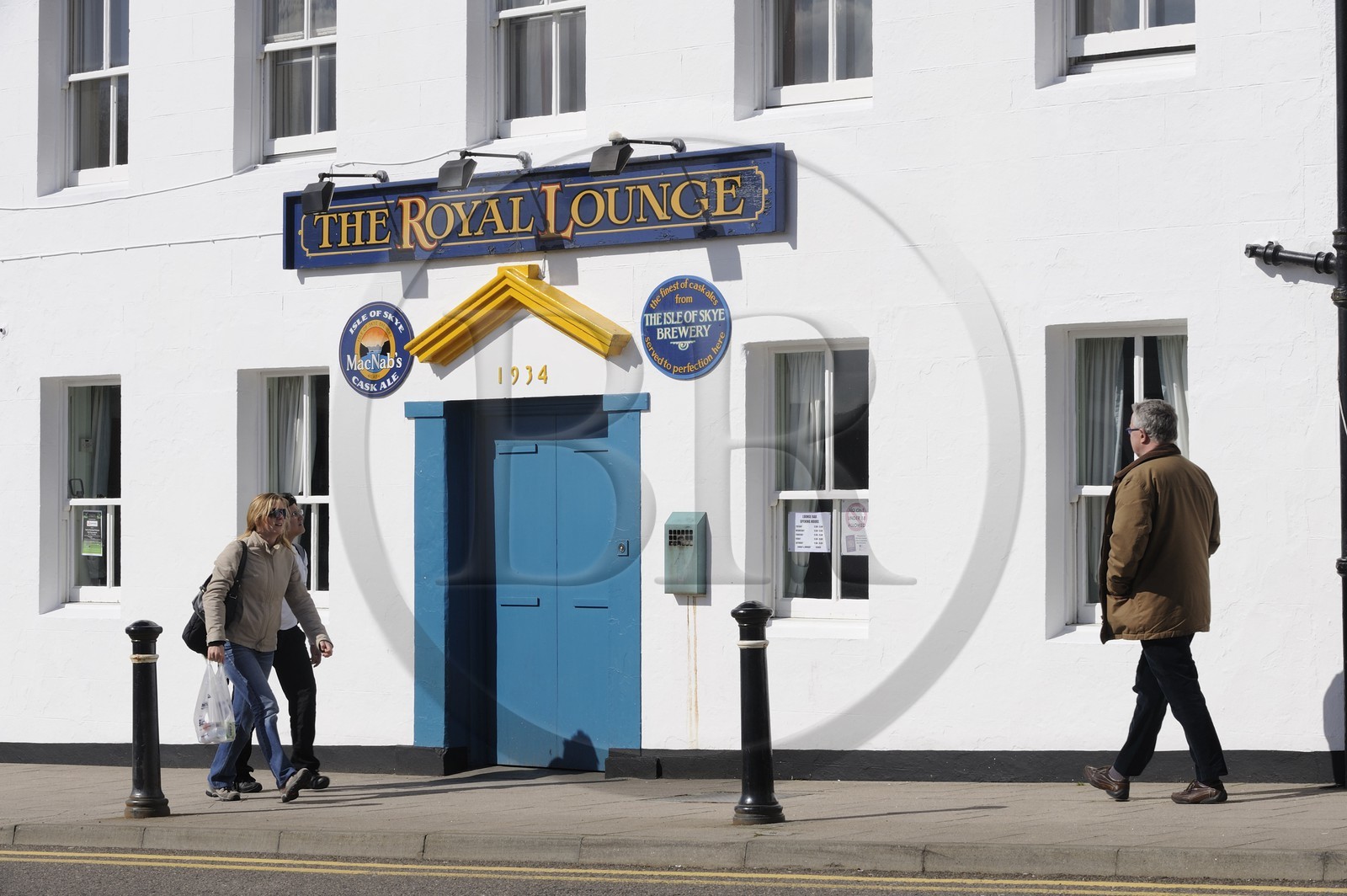 United Kingdom, Scotland, Highlands, Hebrides, Isle of Skye, harbour of Portree, a pub.