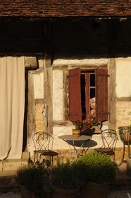 France, Saône et Loire (71), Bruailles, chambres d'hôtes La Ferme de Marie-Eugénie, ferme traditionnelle bressane