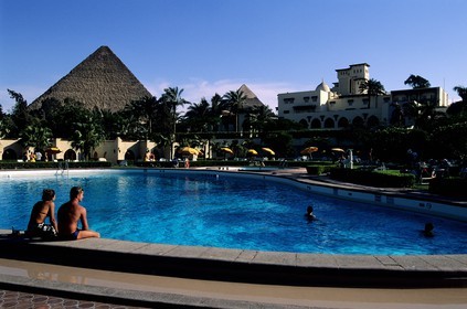 Egypte, Le Caire, pyramides de Giza (Gizeh) depuis l' hôtel Mena House Oberoi