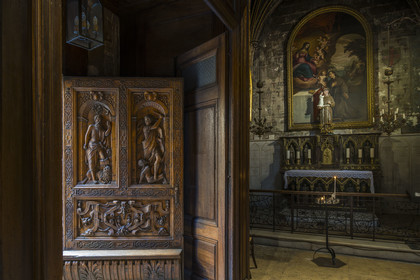 France, Vaucluse (84), Avignon, basilique Saint Pierre (XVe et XVIe siècle), détail des portes monumentales en noyer d'Antoine Vollard (1551)