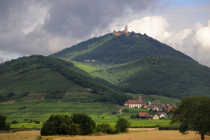 France, Bas-Rhin (67), le château du Haut-Koenigsbourg et le village d'Orschwiller