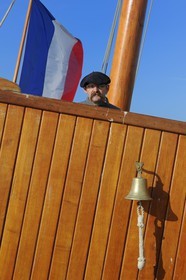 France, Seine-Maritime (76), Pays de Caux, Côte d'Albâtre, Fécamp, sortie en mer à bord du vieux gréement la Tante Fine, le capitaine Asterix