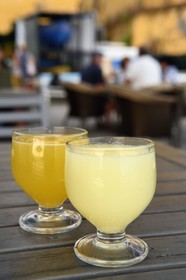Portugal, Ile de Madère, Funchal, boisson typique de l'archipel, la poncha est un cocktail alcoolisé à base d'eau-de-vie, de canne à sucre, de jus de citron, d'orange ou de fruit de la passion