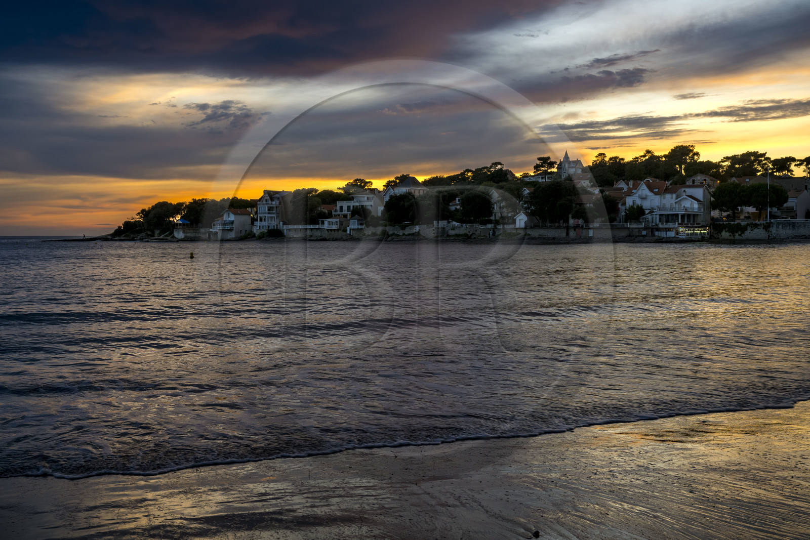 France, Charente-Maritime (17), région de Royan, Saint-Palais-sur-Mer, la plage du Bureau dans la conche de Saint-Palais