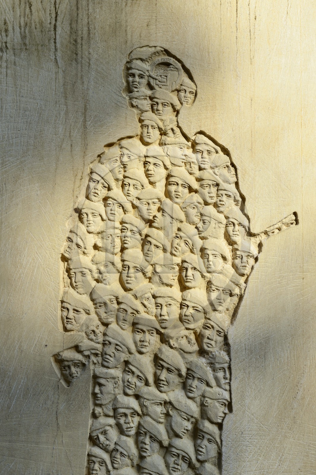 France, Moselle (57), Veckring, Ligne Maginot, forteresse du Hackenberg, stèle à la mémoire des combattants de 1940 du sculpteur Sylvain Divo