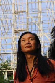 Vietnam, Hanoï, le peintre surréaliste et performeur Dao Anh Khanh