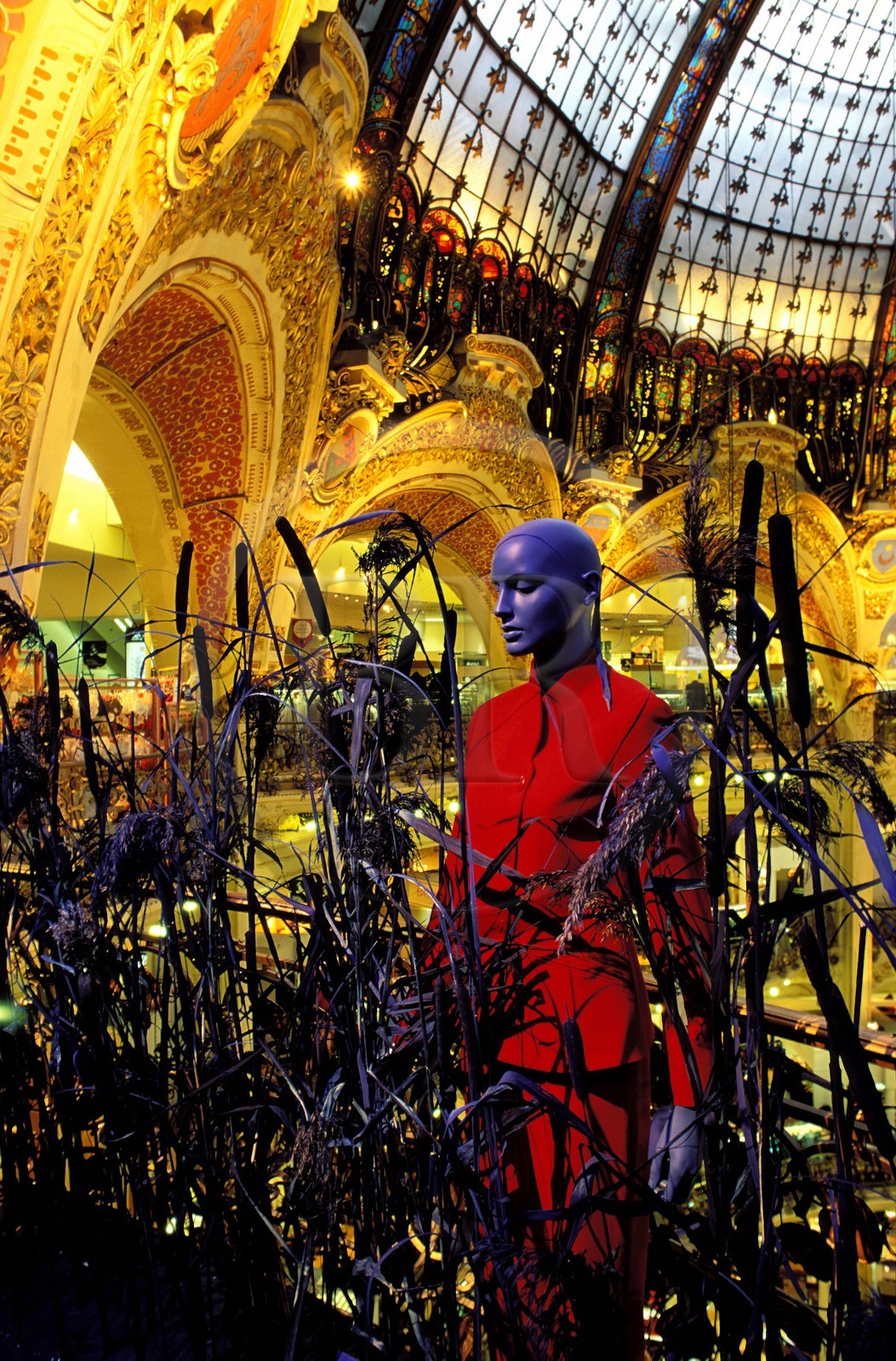 France, Paris (75), Galeries Lafayette, sous le dôme du bâtiment central