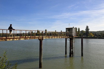 France, Seine-Maritime (76), Parc naturel régional des Boucles de la Seine normande, Le Bas Mauny, marégraphe du Val des Leux sur la Seine
