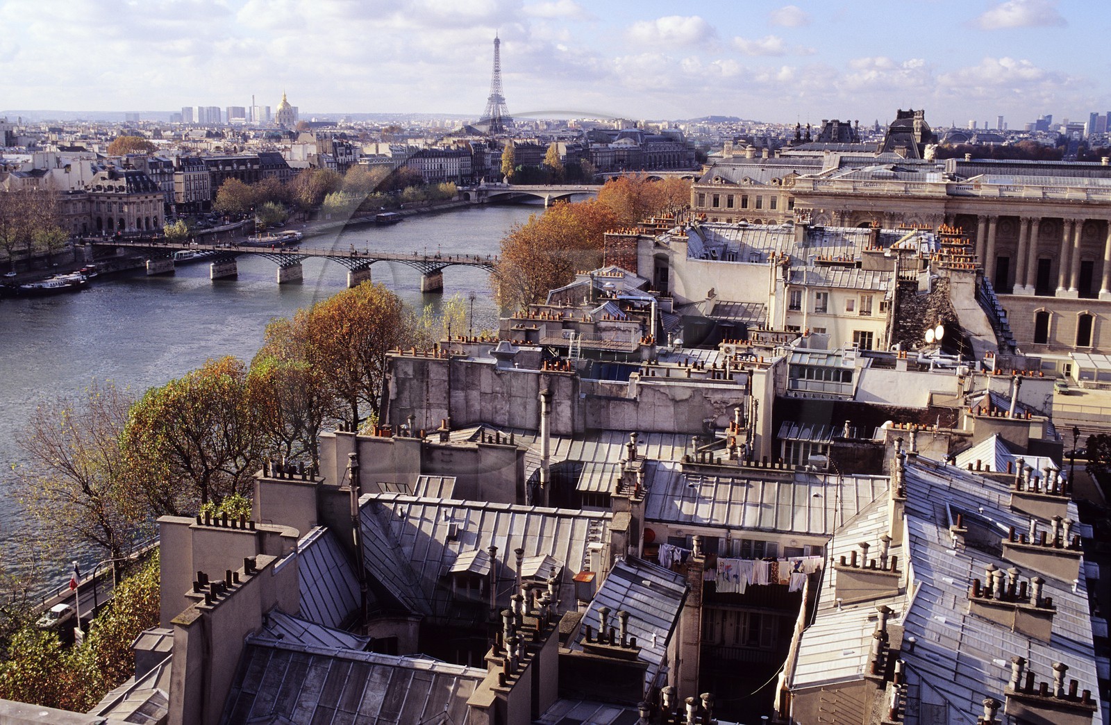 France, Paris (75), les rives de la Seine, classées Patrimoine Mondial de l'UNESCO, les toits de Paris