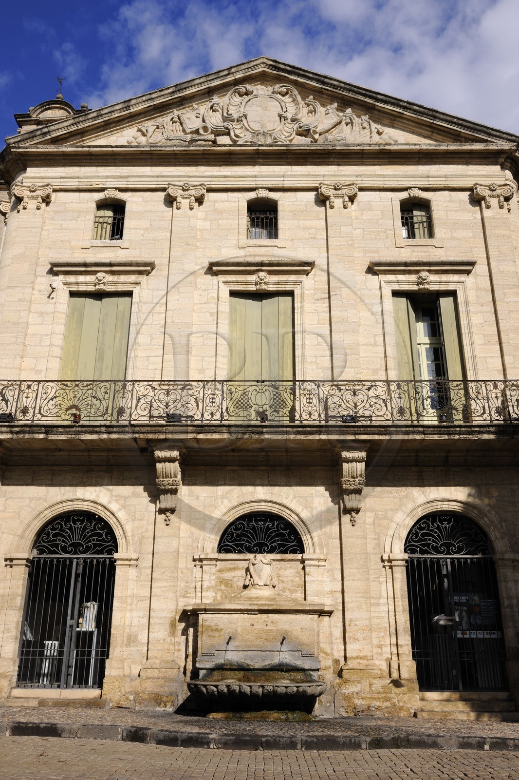 France, Herault, Pezenas, Hotel des Consuls place Gambetta and its fountain