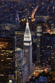 Etats-Unis, New York, Manhattan, Midtown, gratte-ciels du Metropolitan Life Insurance Company Tower entre la 23ème rue et Madison avenue devant Madison Square Park (avec horloge)