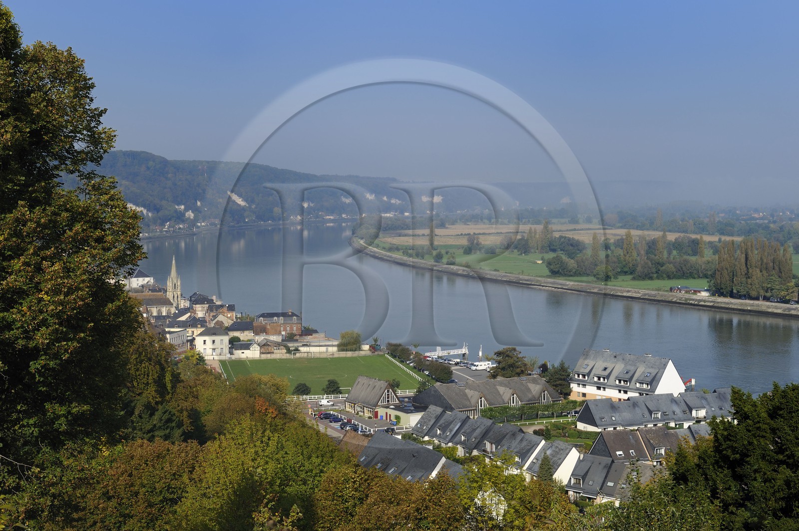 France, Seine-Maritime (76), le village de La Bouille en bordure de Seine