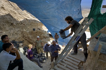 Israel, Cisjordanie, l'Hérodion, colline artificiellement exhaussée qui abrite les ruines d'un palais fortifié construit par le roi Hérode Ier le Grand (site classé Parc National), les fouilles du théâtre du roi Hérode ont été menées par le professeur Ehud Netzer et maintenant par Yakov Kalman