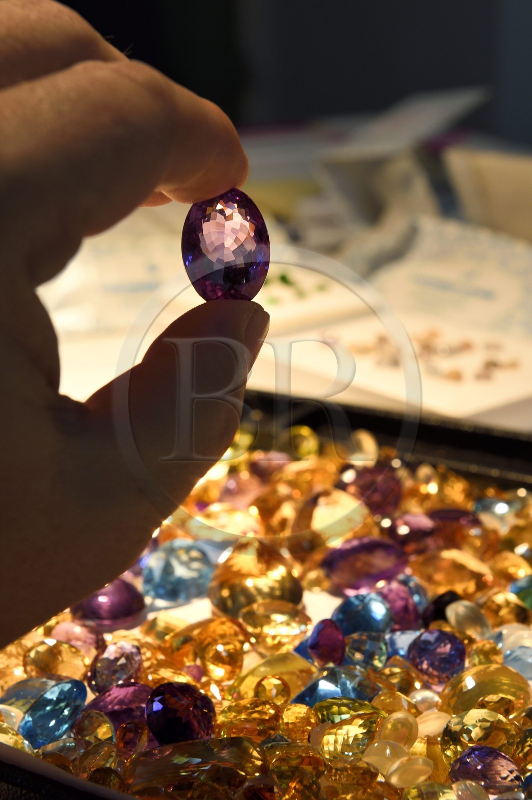 Sri Lanka, Sabaragamuwa Province, Ratnapura, Jem Bank, semi-precious stones (Sapphire, Ruby, Aquamarine, topaz, Amethyst, Garnet ...)