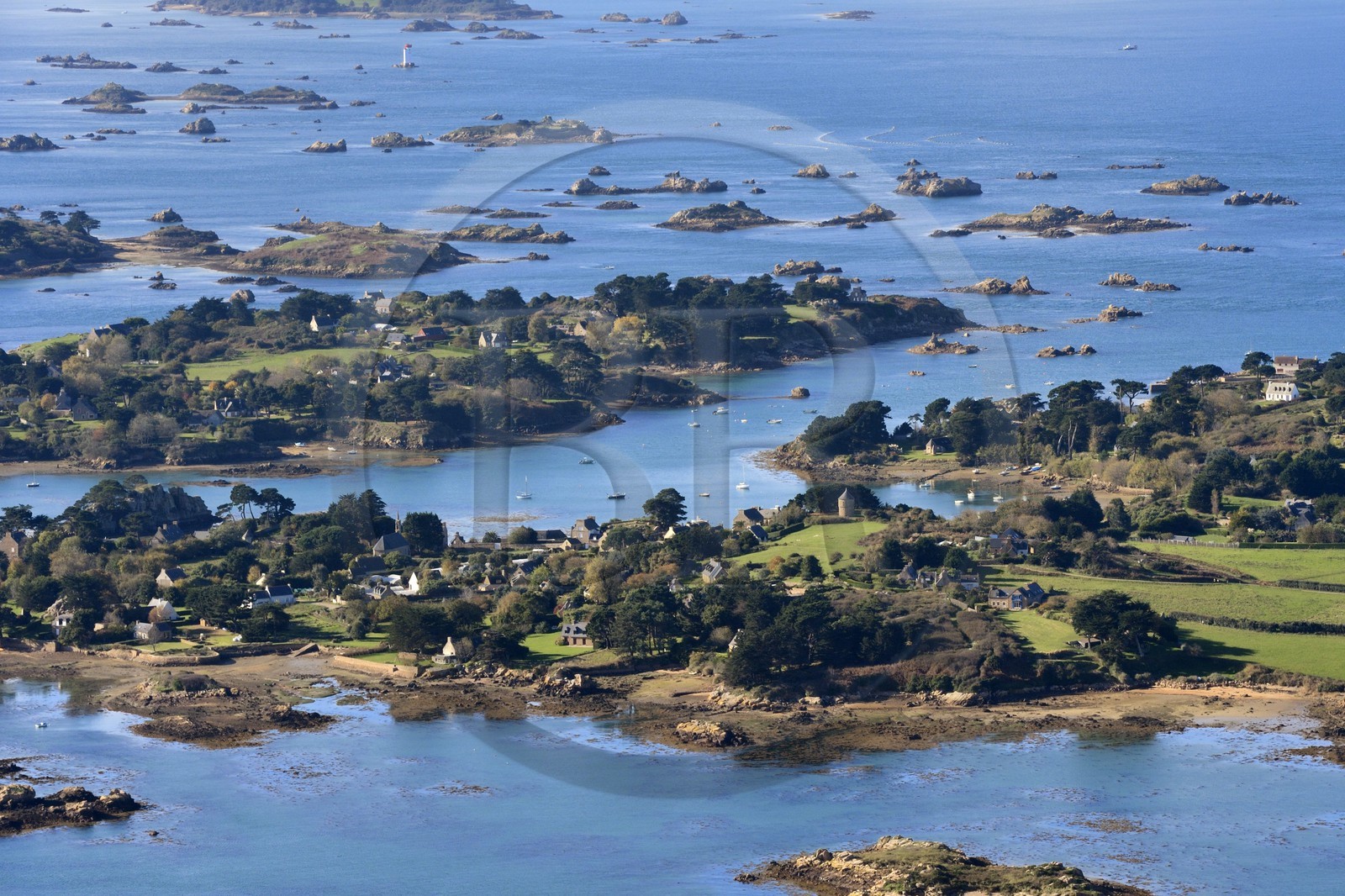 France, Côtes-d'Armor (22), Ile de Bréhat, chapelle Keranroux (vue aérienne)