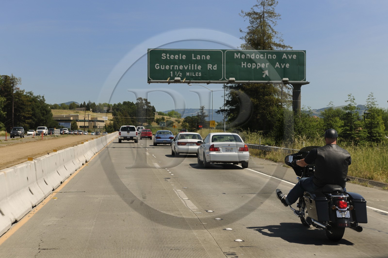 Etats-Unis, Californie, motard sur l'autoroute 80