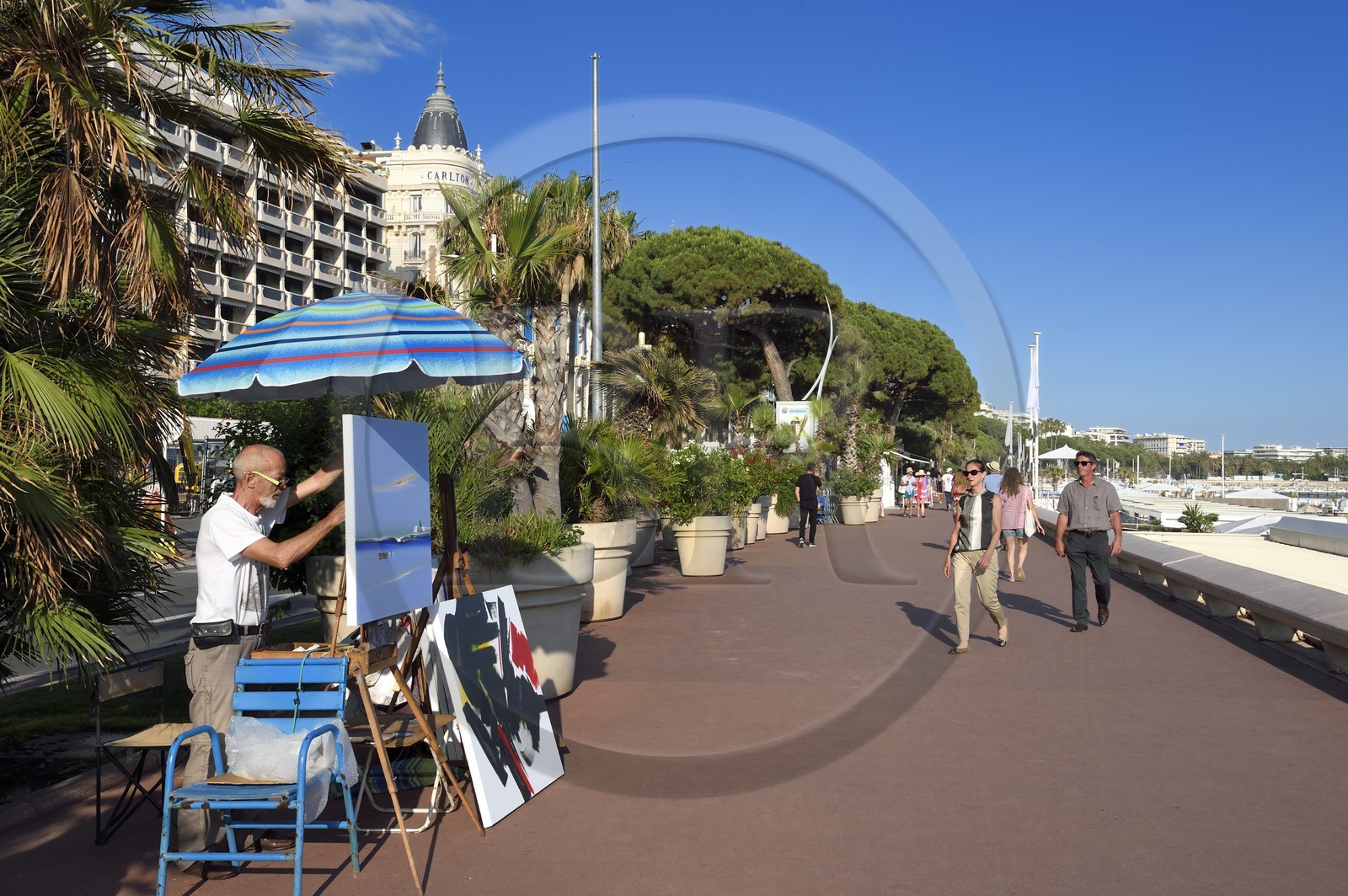 France, Alpes-Maritimes, Cannes, painter on the Croisette