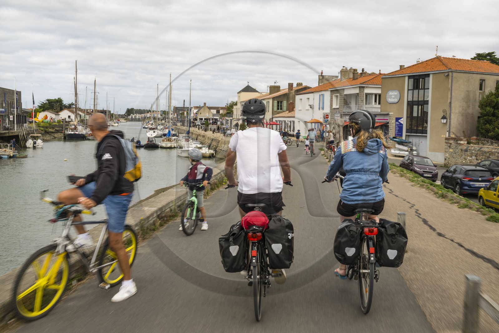 France, Vendée (85), île de Noirmoutier, Noirmoutier-en-l'Ile, randonnée à bicyclette le long de la jetée du port