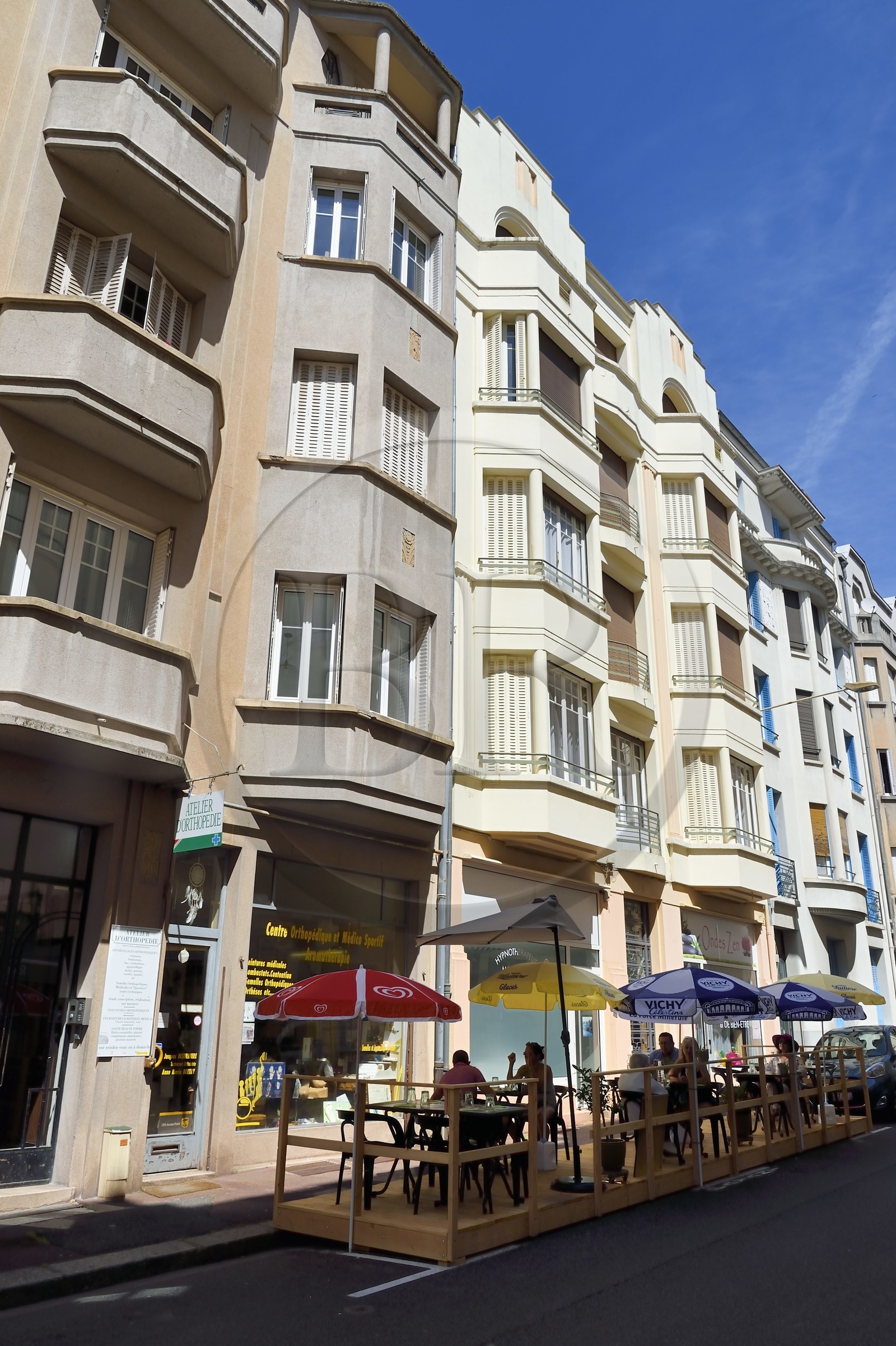 France, Allier (03), Vichy, immeubles de style Art Déco dans la rue Nicolas Larbaud (du n°7 au n°11)