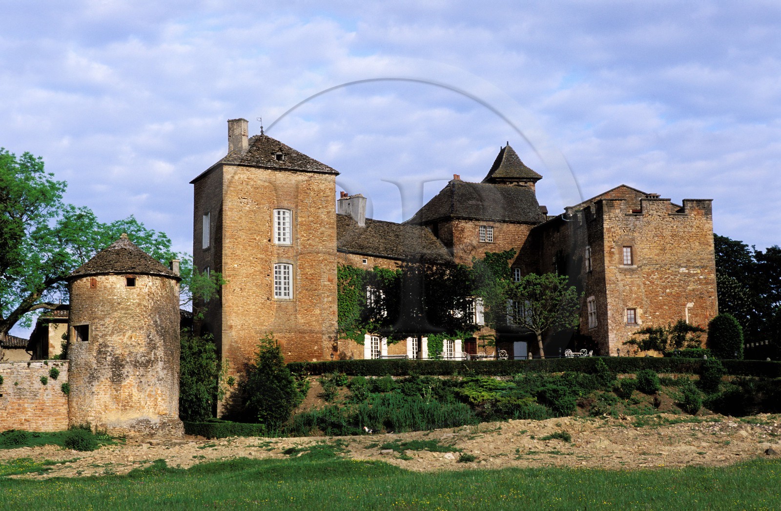 France, Saône-et-Loire (71), Hurigny, maison d'hôtes au château de Salornay (vers Mâcon)